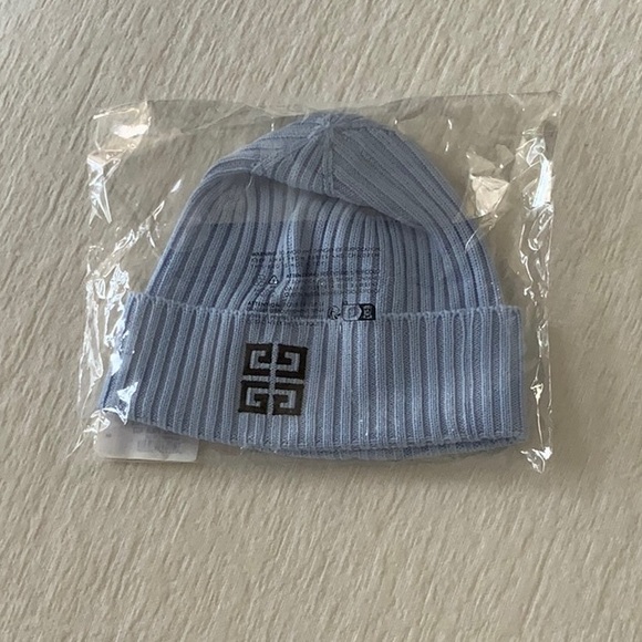 GIVENCHY LOGO RIBBED BEANIE HAT - Picture 5 of 5